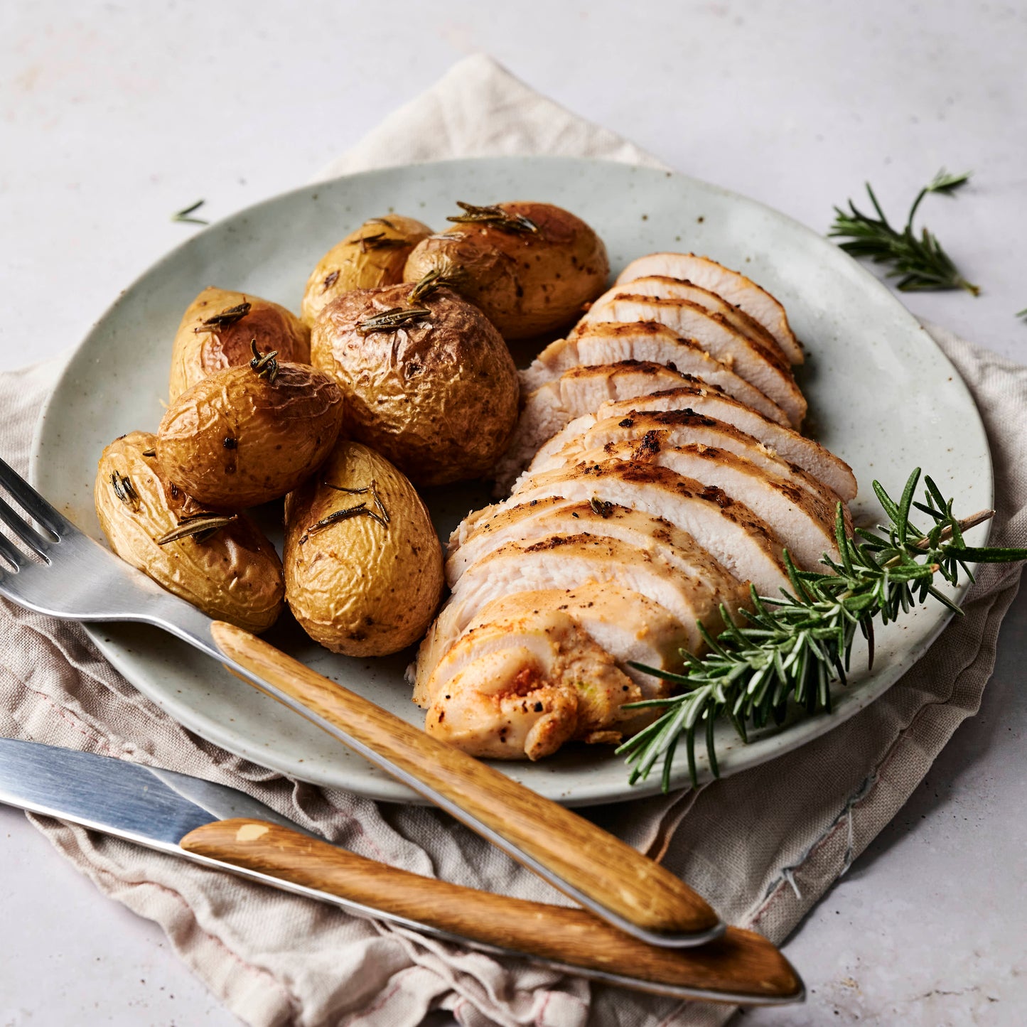 Pollo con patatines al horno