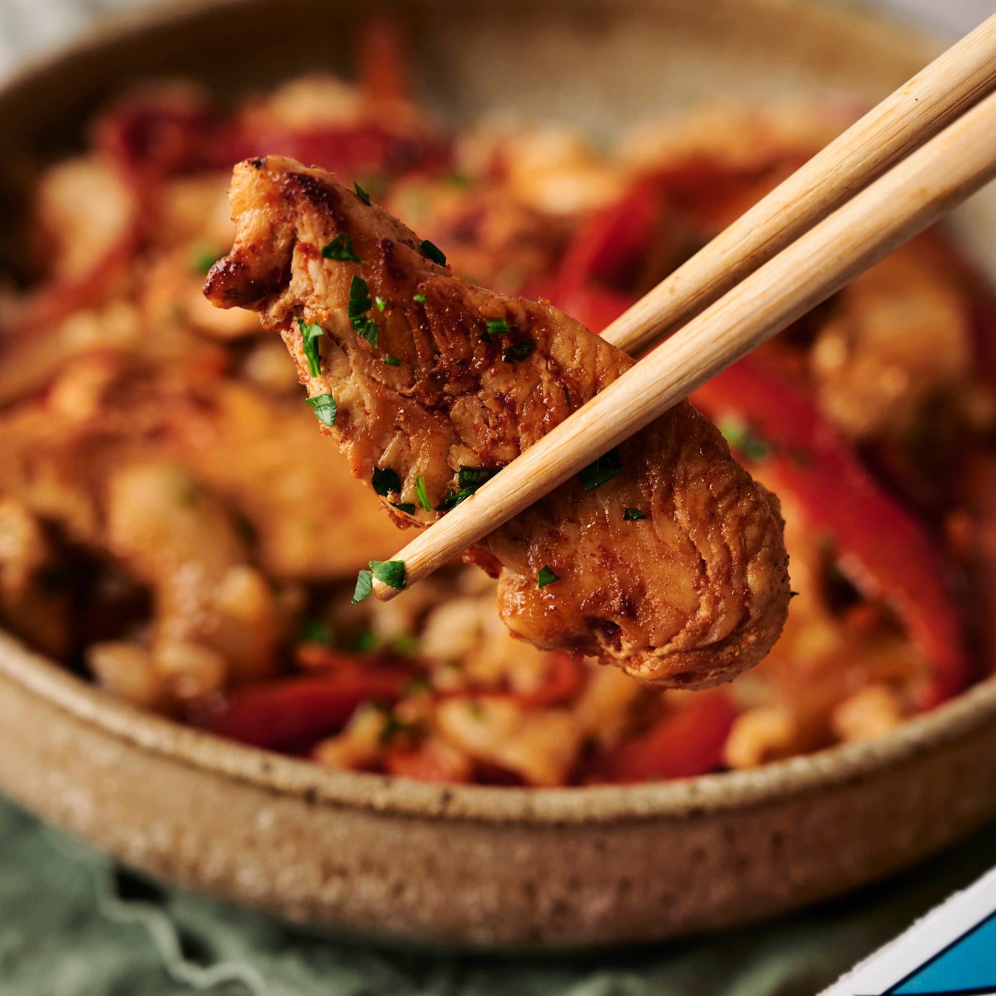 Wok de pollo, vegetales y arroz integral