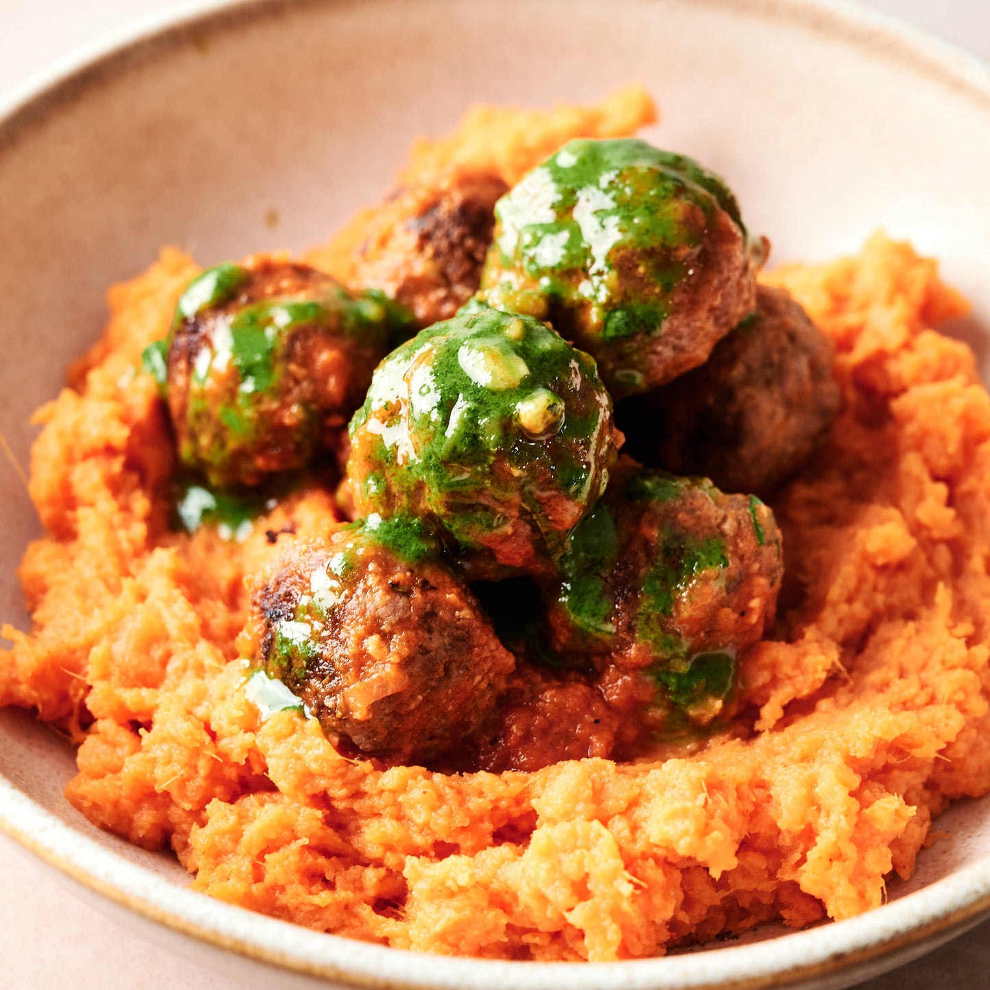 Albóndigas de ternera con salsa de tomate y puré