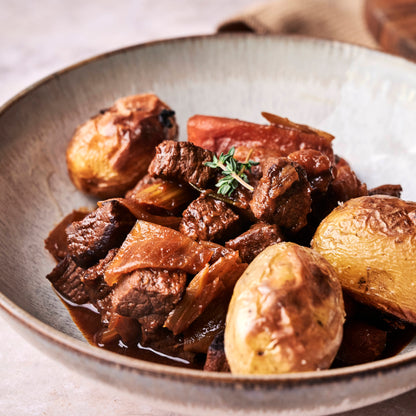 Boeuf Bourguignon con verduras y papines al romero
