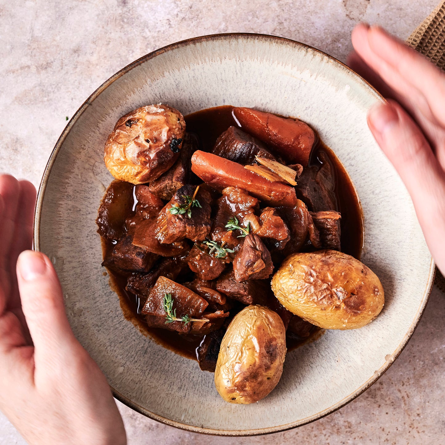 Boeuf Bourguignon con verduras y papines al romero