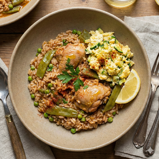 Arroz valenciano de pollo con revuelto de calabacín