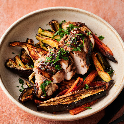 Rodajas de cerdo con salsa Teriyaki, con vegetales asados