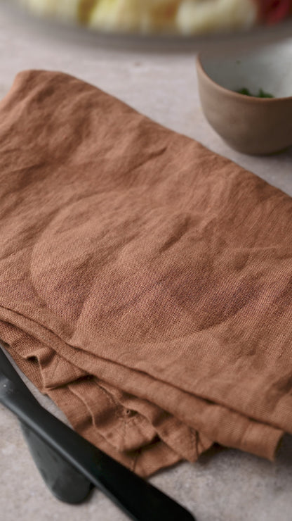 Vacío con puré de coliflor, vegetales al horno y salsa de mostaza